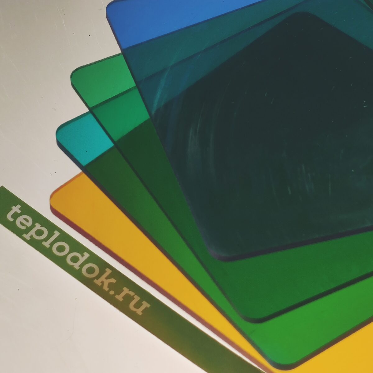 Монолитный поликарбонат 8 мм, зеленый, 2,05х3,05 м, Novattro